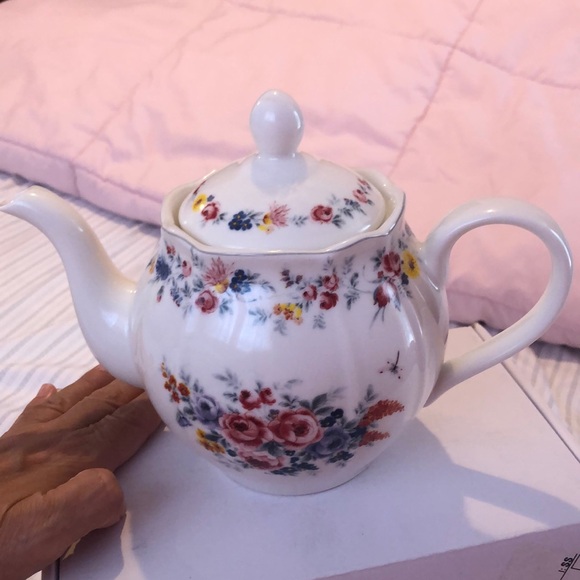 Tea pot - Picture 1 of 3